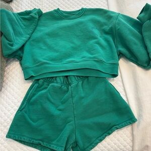 SET Active Cropped Sweatshirt and Shorts Set XS